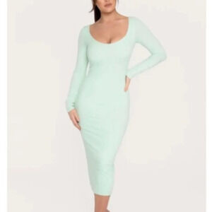Meshki Ribbed Scoop Neck Long Sleeve Desirae Midi Dress Mint Green  Sz Small